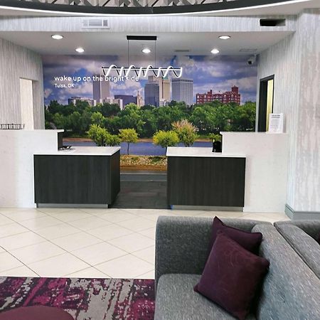 La Quinta Inn & Suites By Wyndham Tulsa Midtown Экстерьер фото