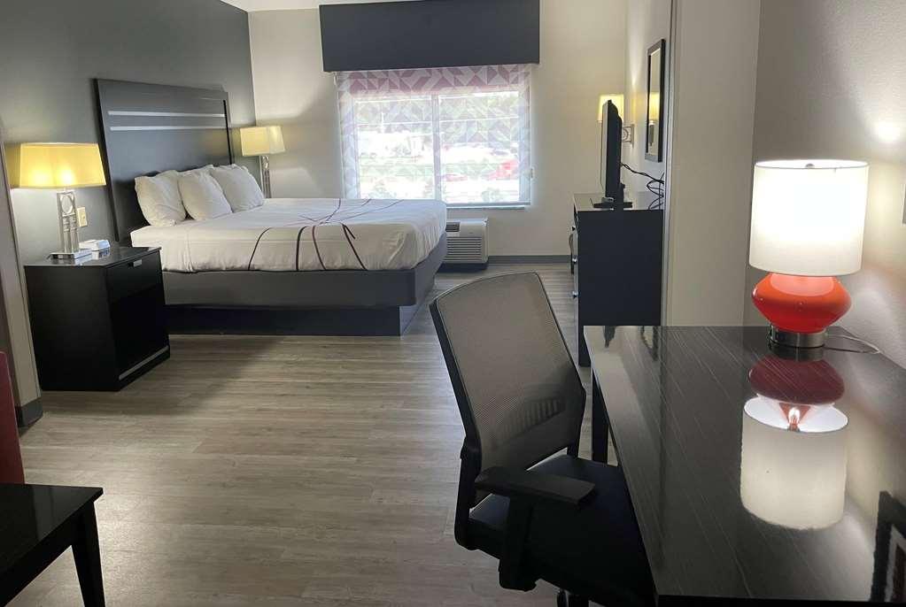 La Quinta Inn & Suites By Wyndham Tulsa Midtown Номер фото