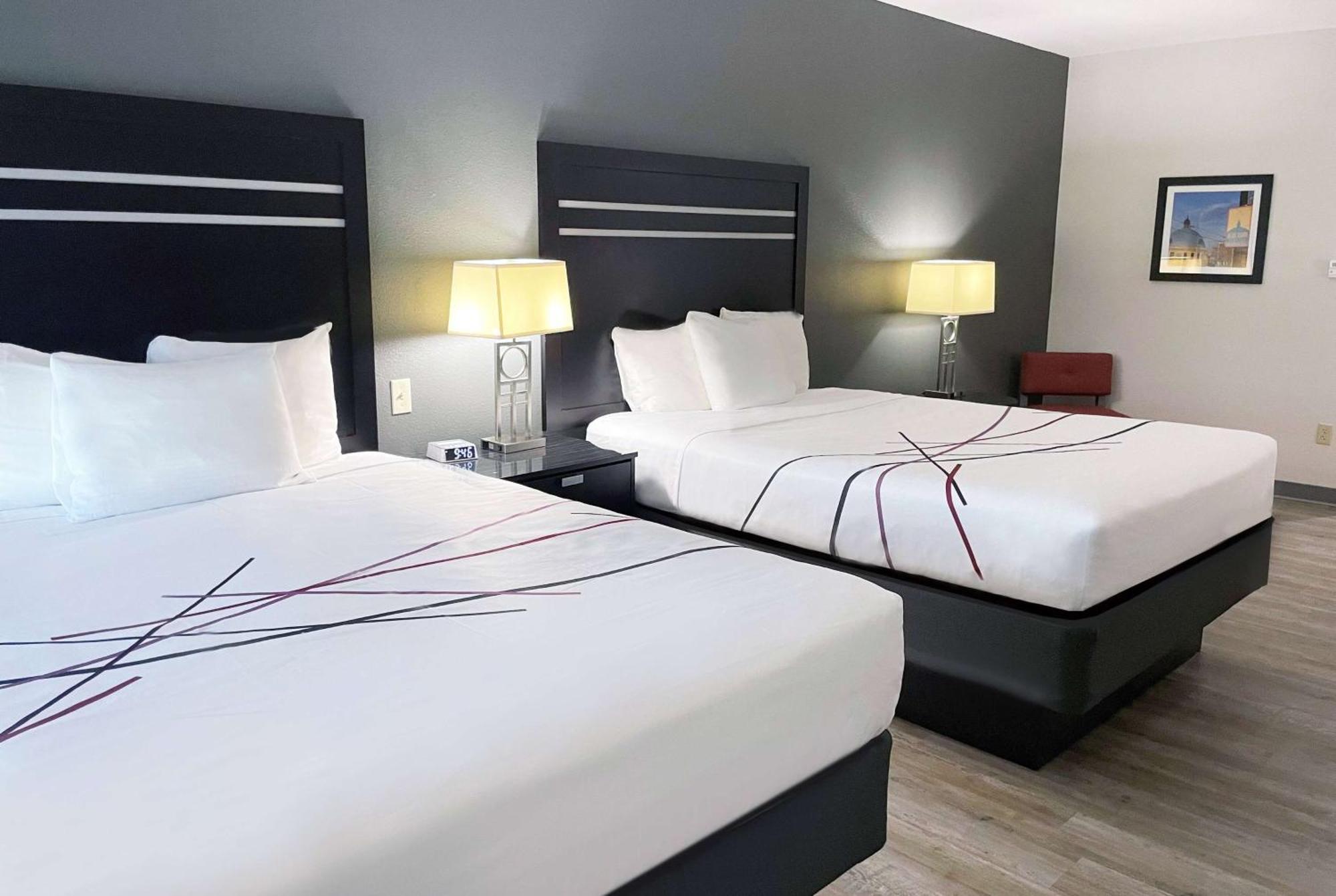 La Quinta Inn & Suites By Wyndham Tulsa Midtown Экстерьер фото